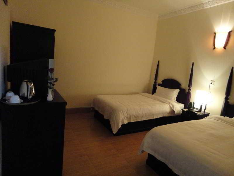 Trasak Pa-Em Hotel & Restaurant Phnom Penh Zewnętrze zdjęcie